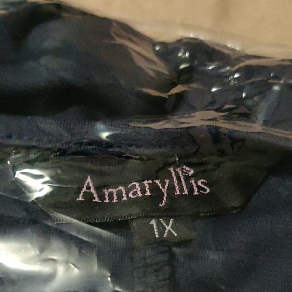 Women's Long Blouson Sleeve Dress. - Picture 5 of 5